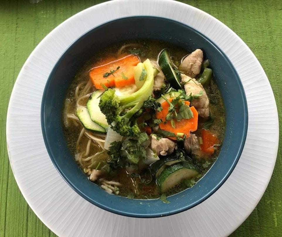 Sopa Meín de Pollo con Fideos 