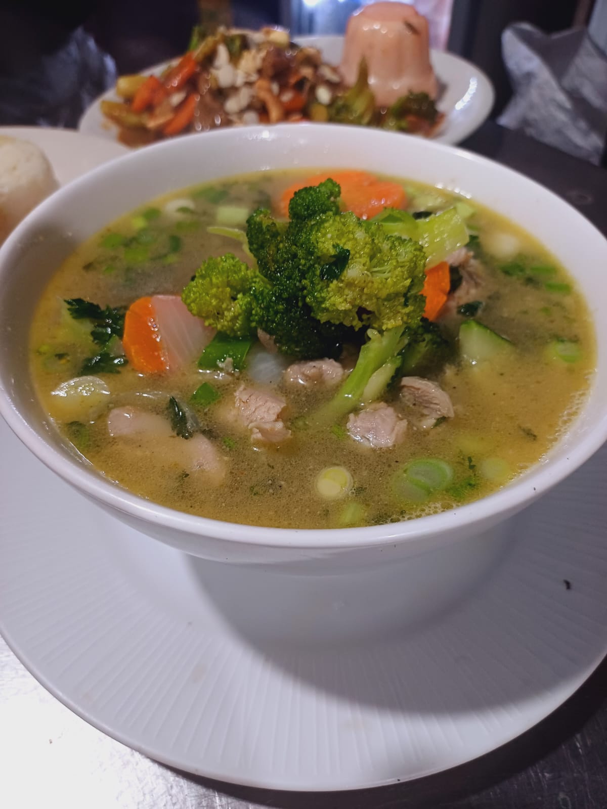 Sopa Meín de Cerdo con Fideos